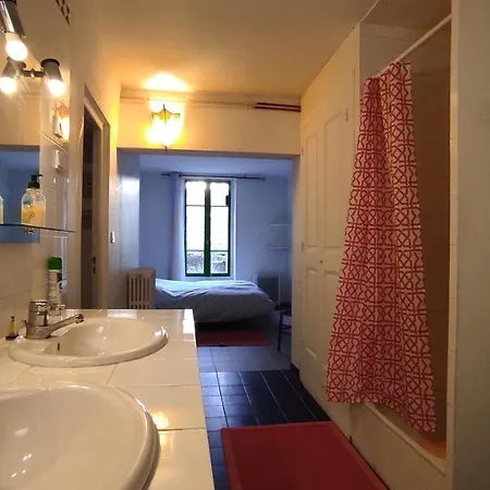 Grande Maison Ancienne Simple Et Spacieuse. Dom wakacyjny