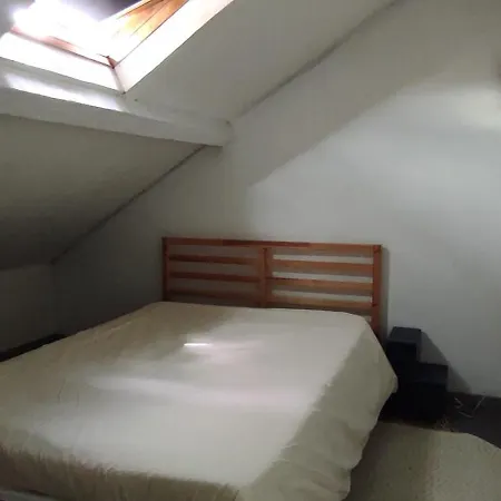 Grande Maison Ancienne Simple Et Spacieuse. Vichy