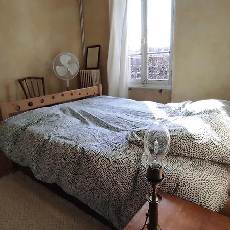 Dom wakacyjny Grande Maison Ancienne Simple Et Spacieuse. Vichy